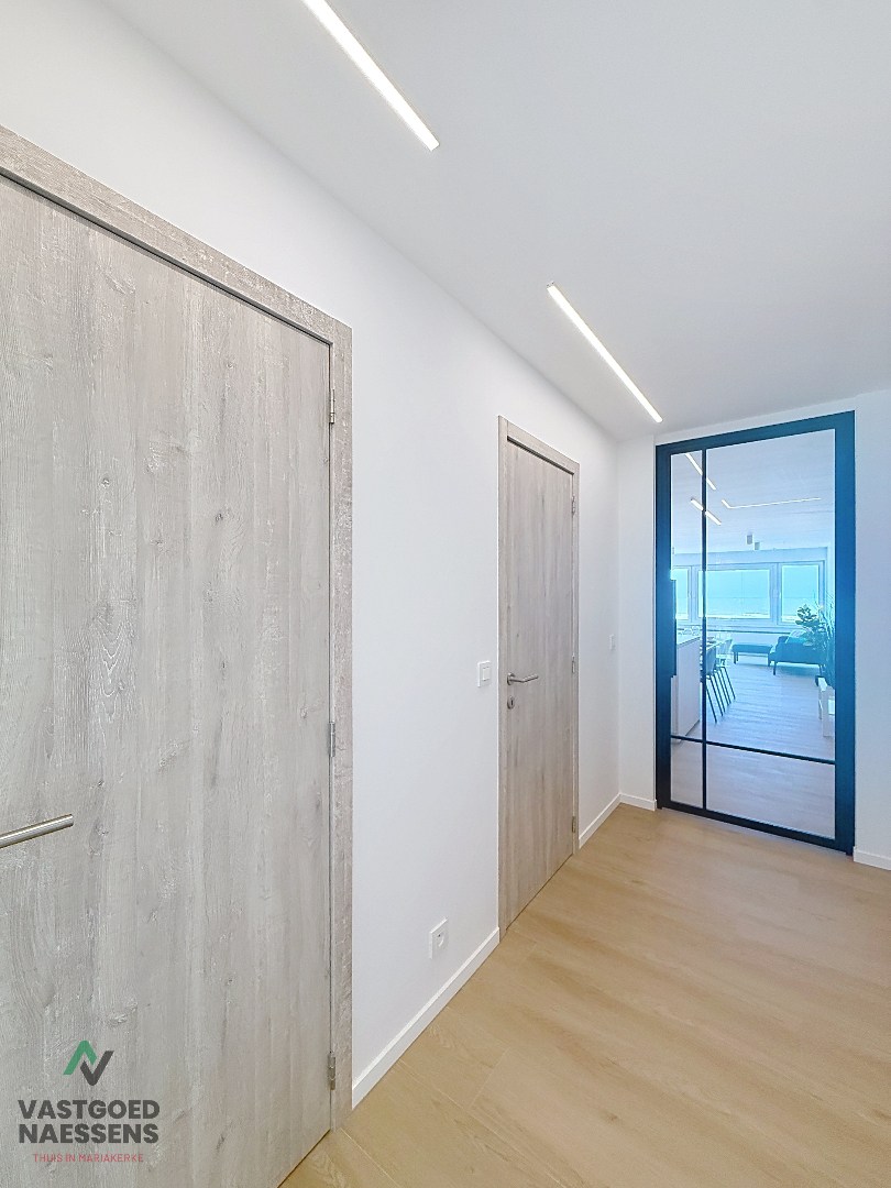 Magnifique appartement rénové de 3 chambres avec vue sur la mer. 