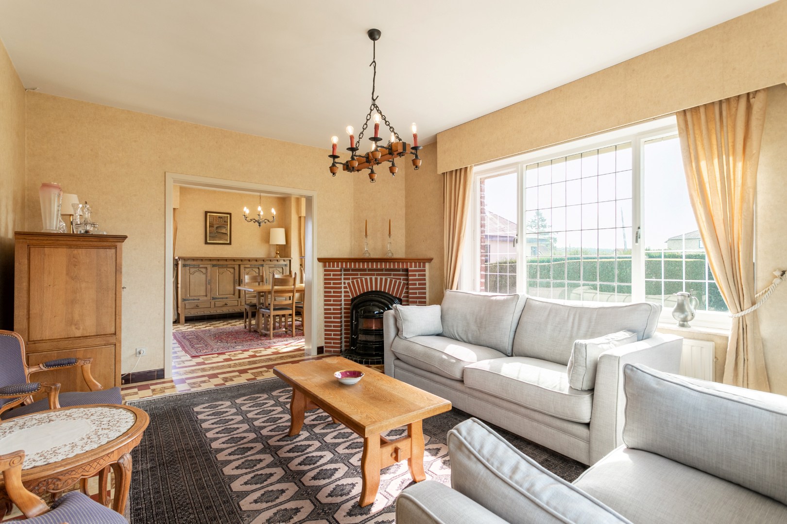 Te renoveren woning met 5 slpks op topligging in Dworp 