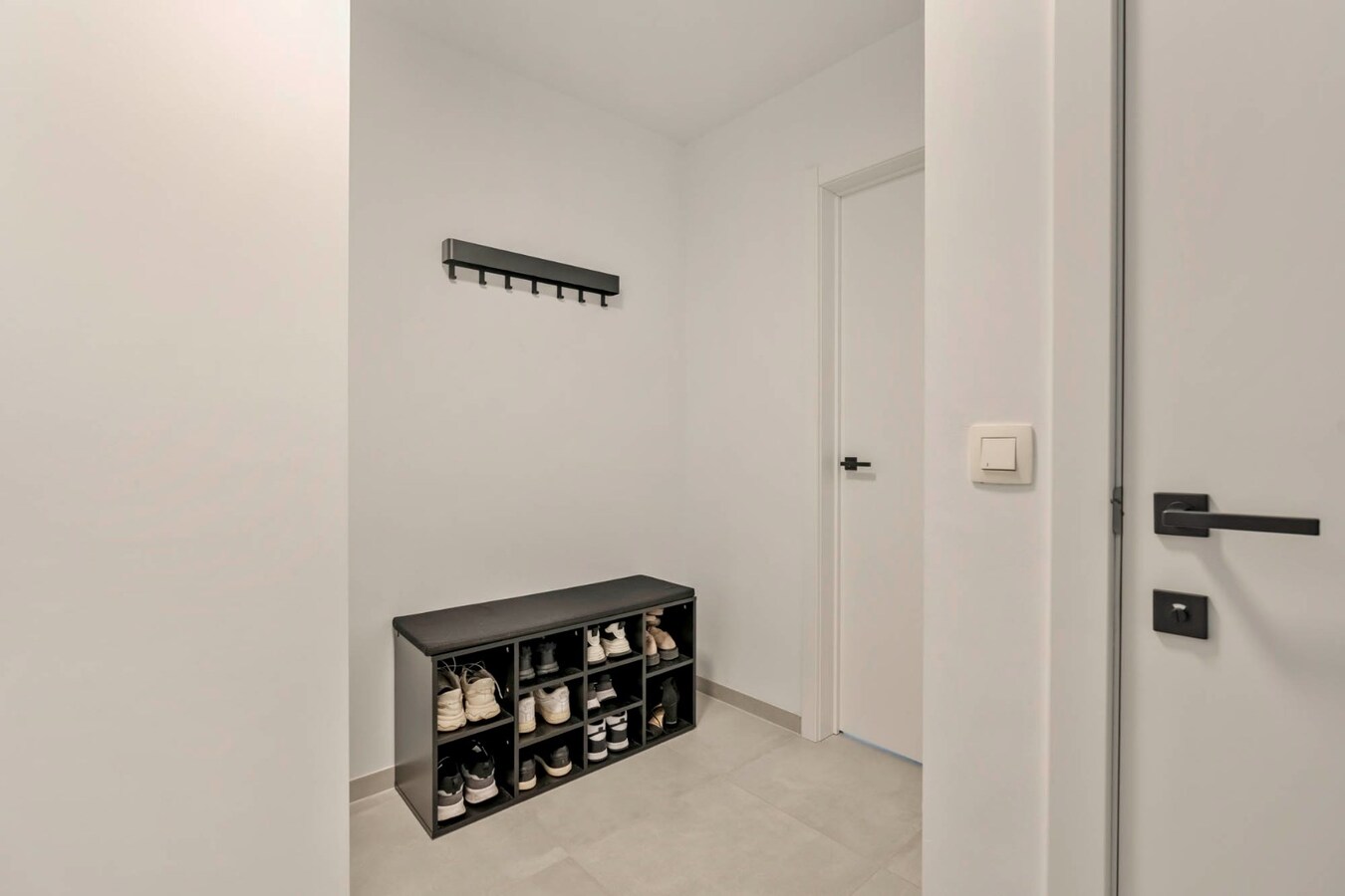 Recent duplex appartement met 2 slaapkamers en garage. 