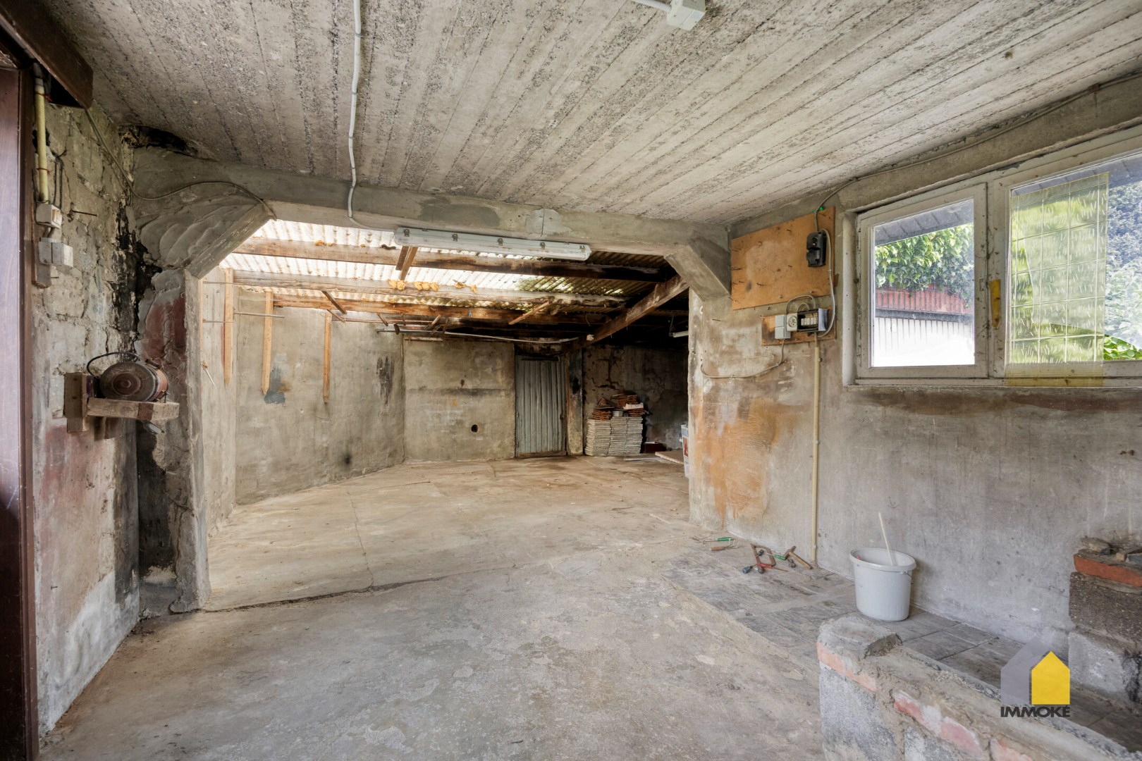 Te renoveren woning met 3 slpks op een perceel van 6 a 44 ca. 