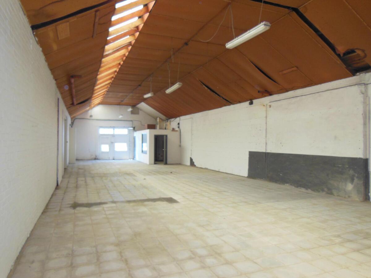 Ruime loods te huur in het Vlamingveld te Jabbeke 