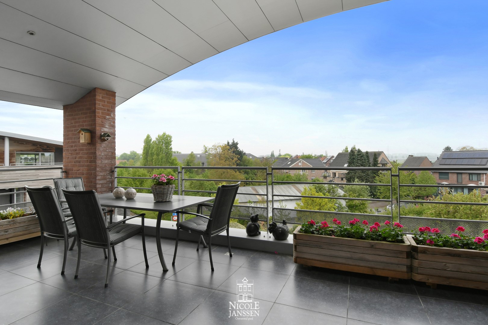 Gezellig terras met mooi uitzicht