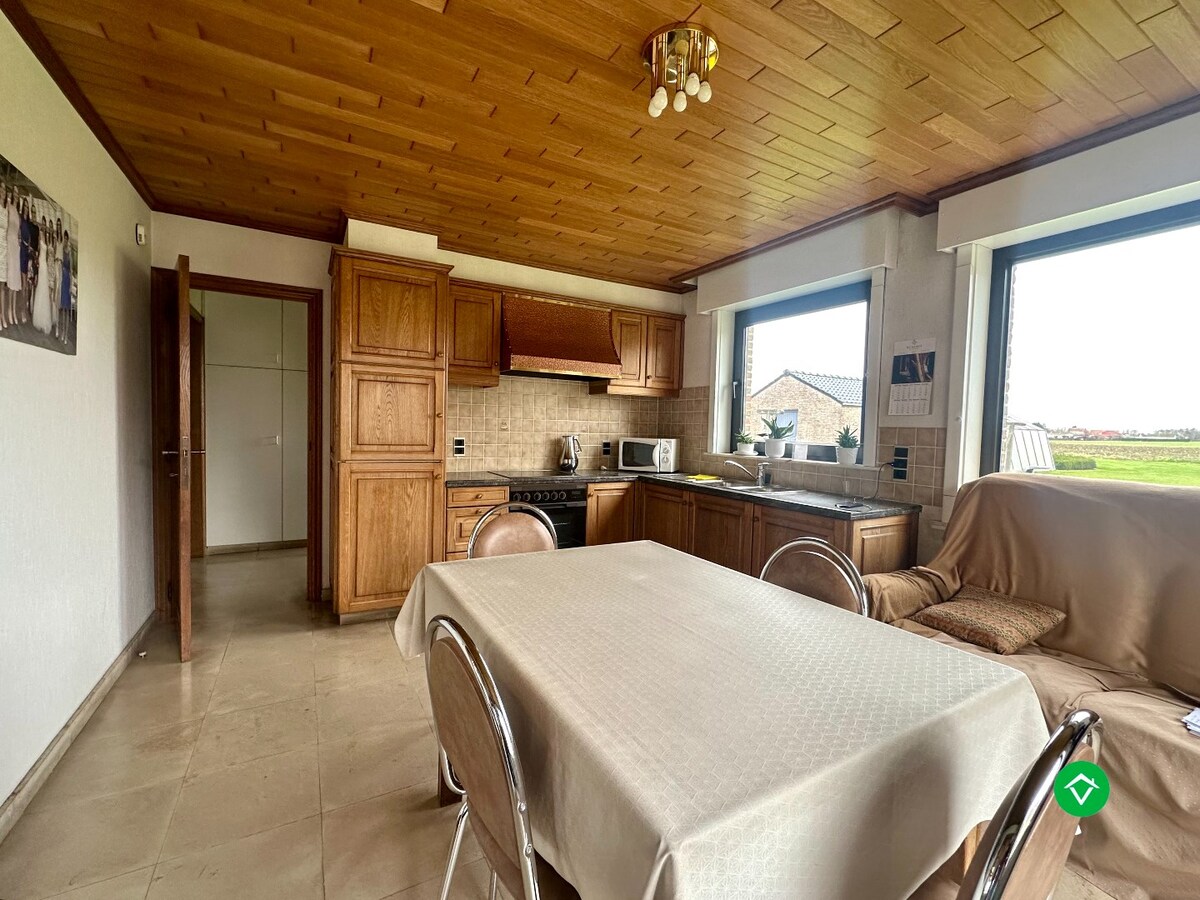 Ruime alleenstaande woning met prachtig uitzicht nabij het centrum van Koekelare 