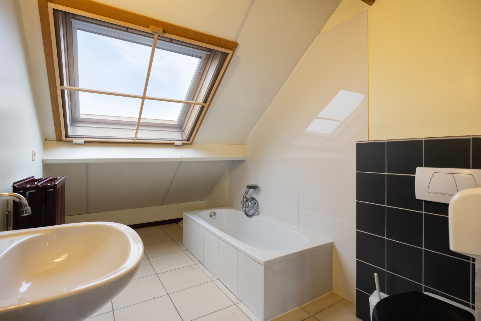 Instapklaar dakappartement met 1 slpk. in centrum Olmen! 