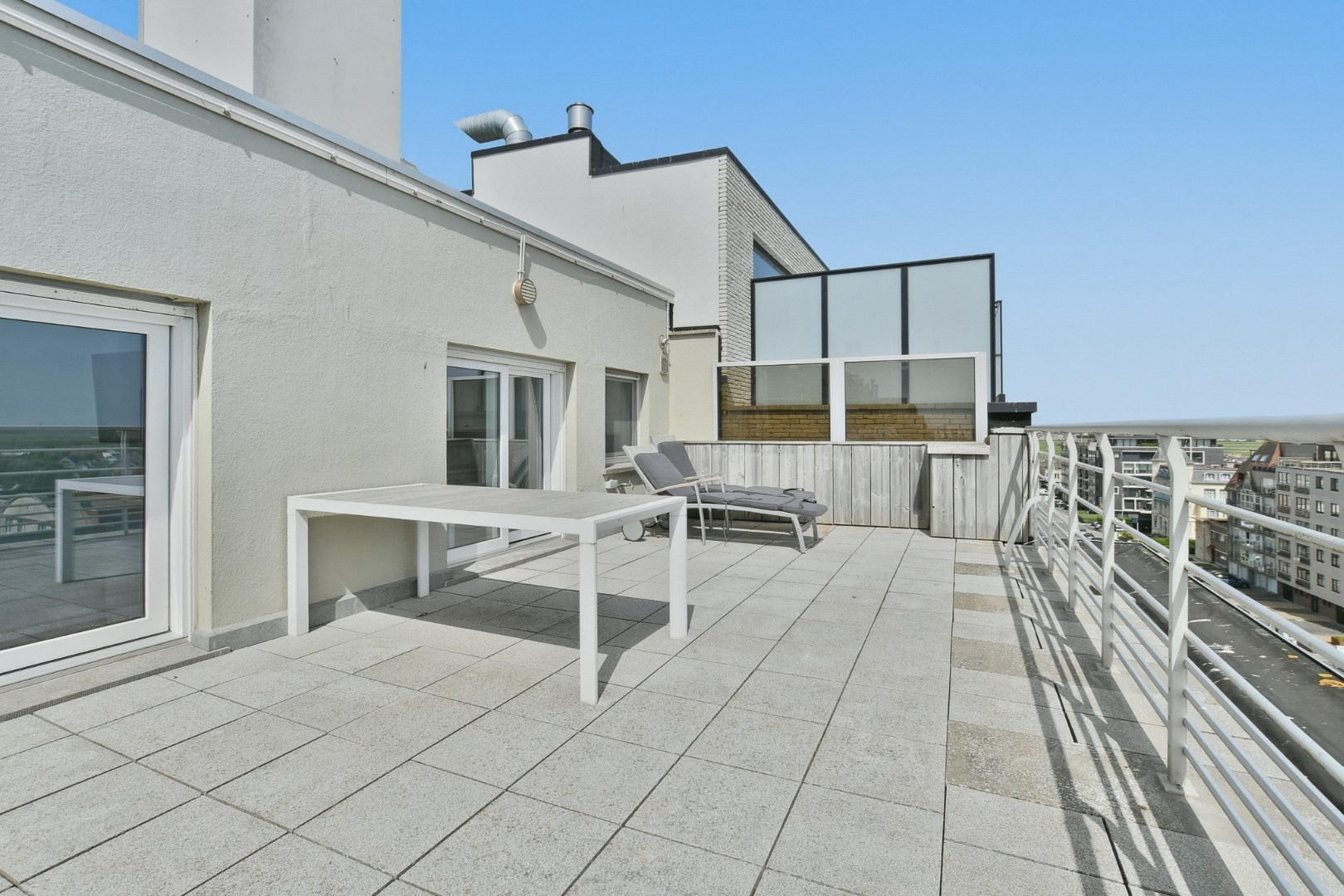 Uniek dakappartement met zonnige ligging en indrukwekkende vergezichten te Wenduine! 