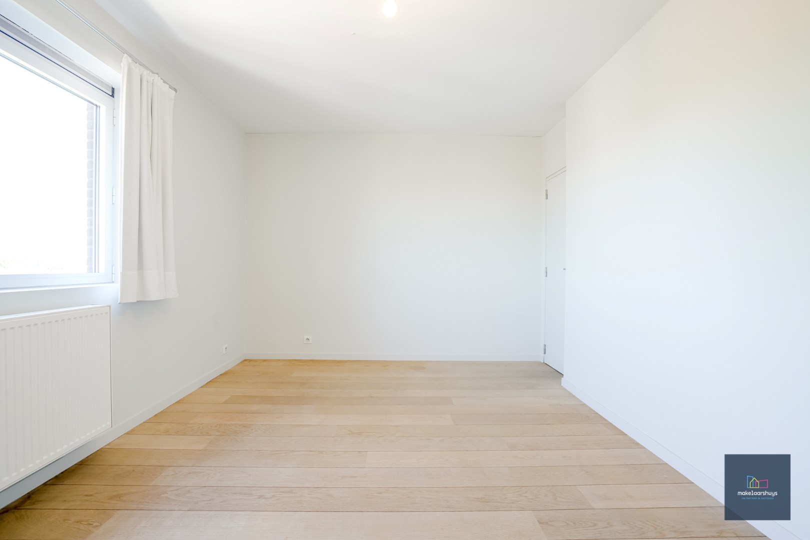 Ruim dakapp. met 2-slp. terras, kelder en garage 