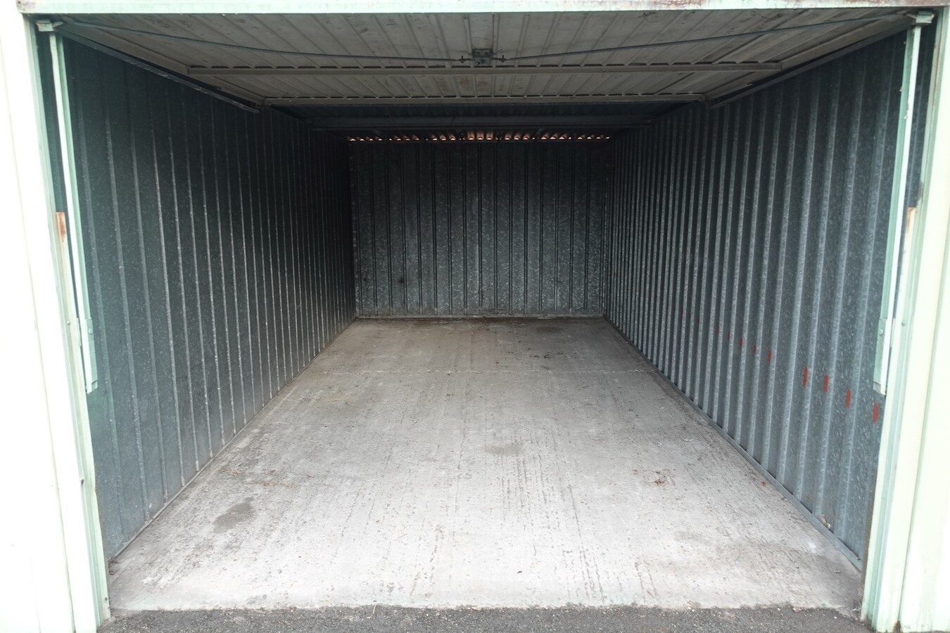 Praktische garagebox te Eernegem 