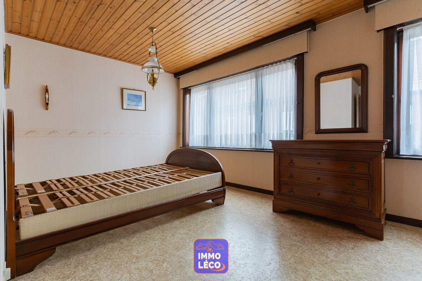 Double maison avec beaux volumes, garage et jardin, érigée sur 447m² ! 