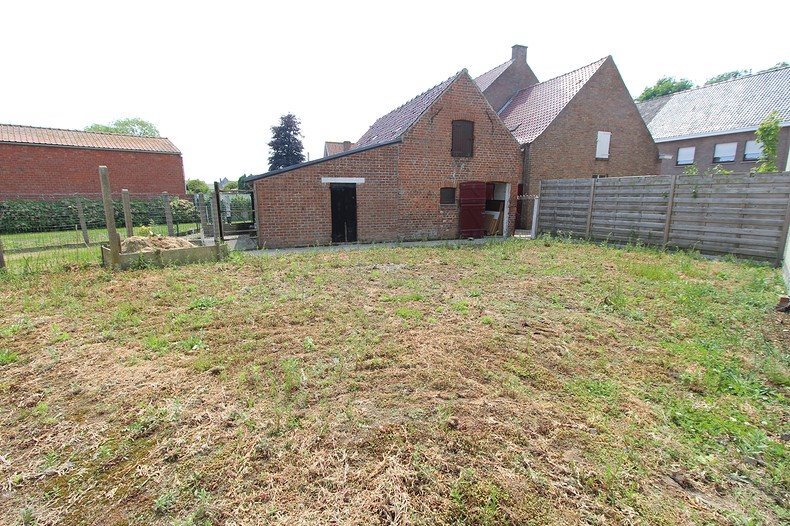 Woning met 4 slaapkamers en tuin te Koekelare 