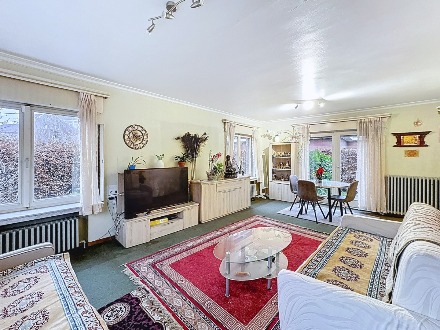 Statige villa met 4 slaapkamers en bureau 