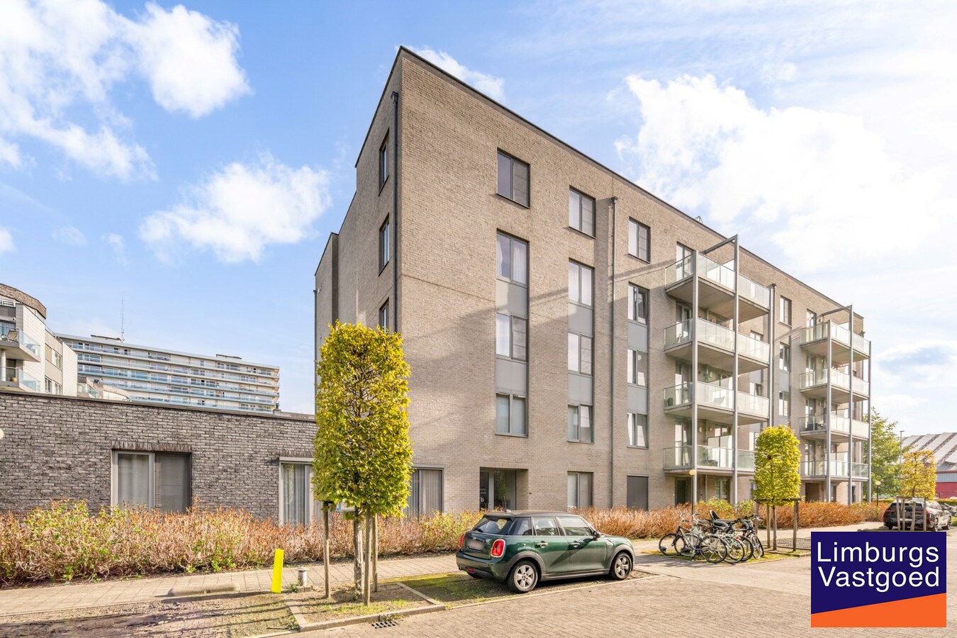 Gelijkvloers appartement (105m²), 2 slpk, tuin/terras, autostaanplaats + kelderberging 