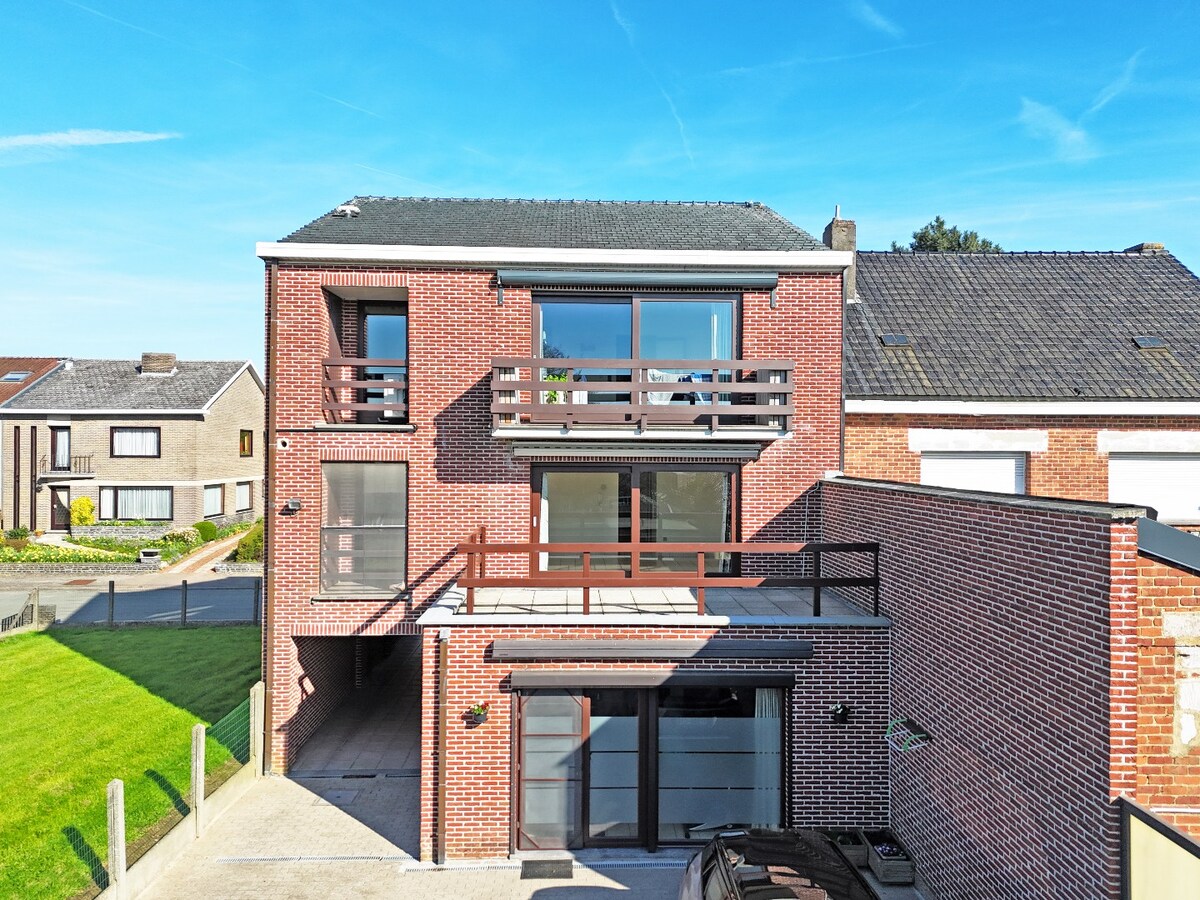 Leuk appartement met groot terras en garage nabij centrum Zottegem 