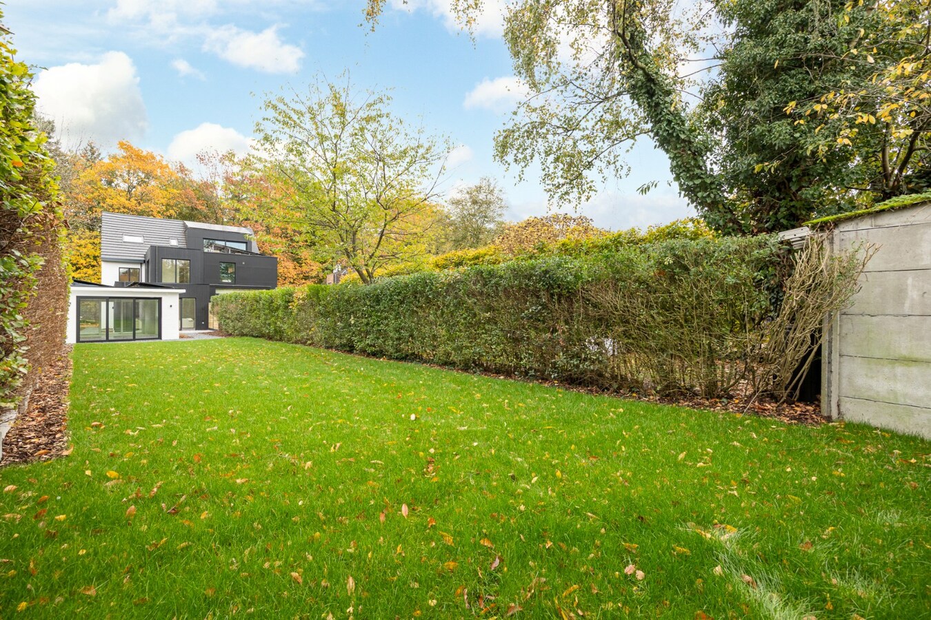 Energiezuinige instapklare woning met 4 slaapkamers en bijgebouw in hartje Schilde 