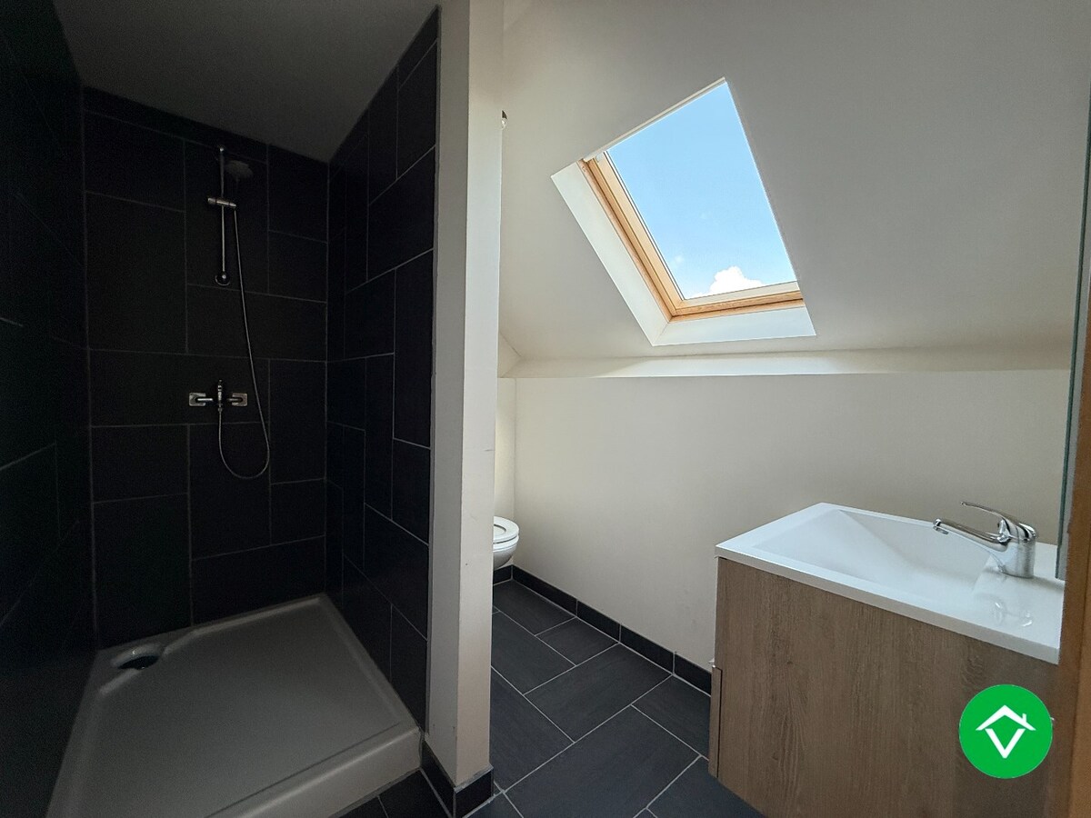 Ruime woning met 5 slaapkamers te Zwevezele 