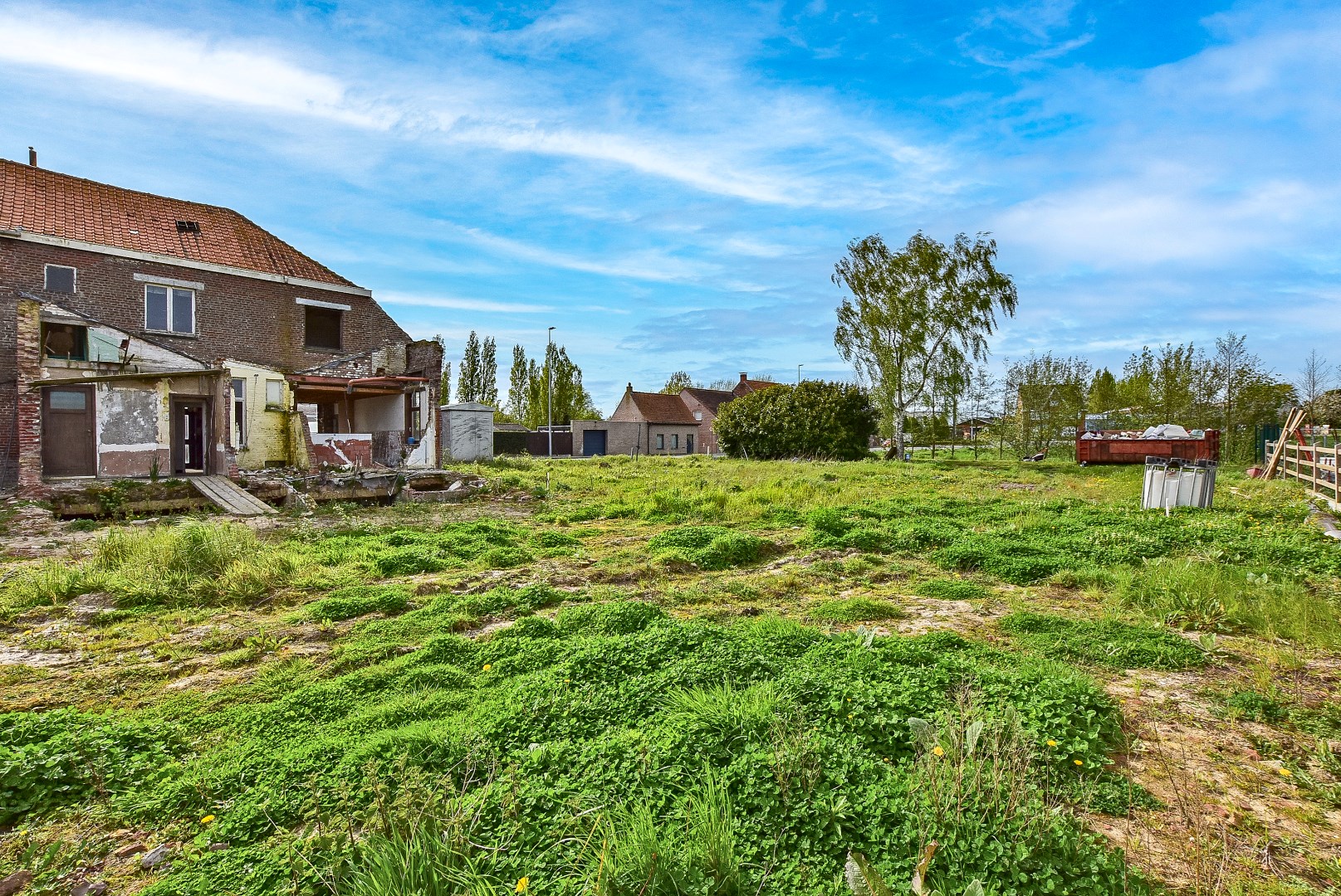 Bouwgrond met 2 renovatiewoningen te koop op 913m² 