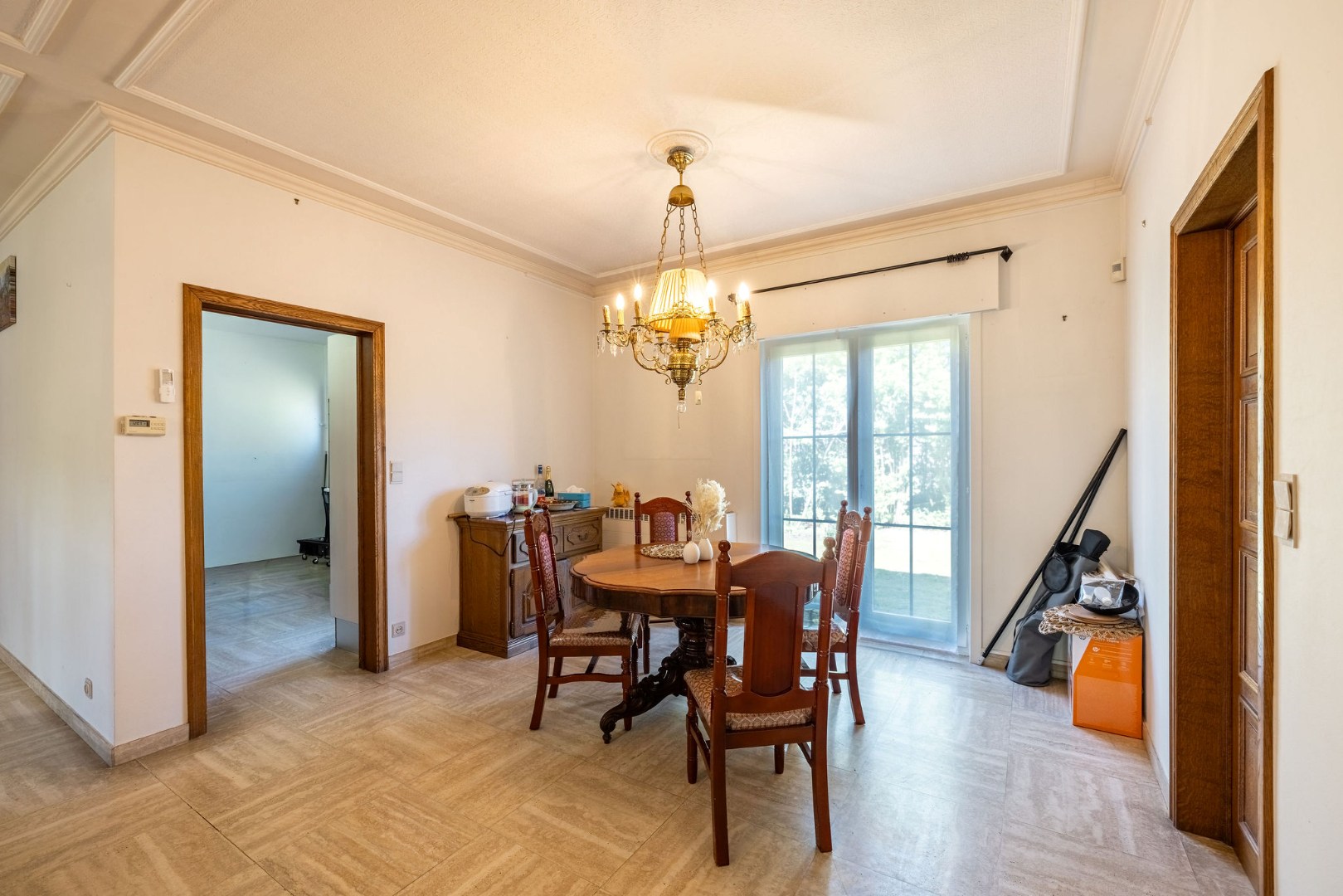 Karaktervolle villa met royale volumes op perceel van 1100m2 nabij de E40 