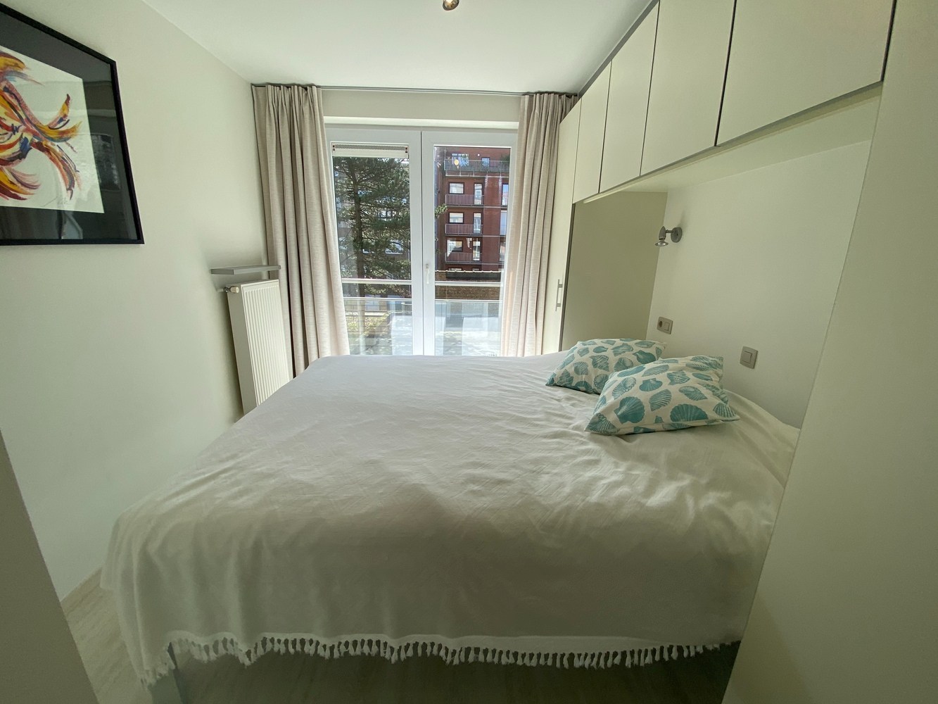 GEMEUBELD - Super gelegen en perfect onderhouden appartement, gelegen in de Van Bunnenlaan. 