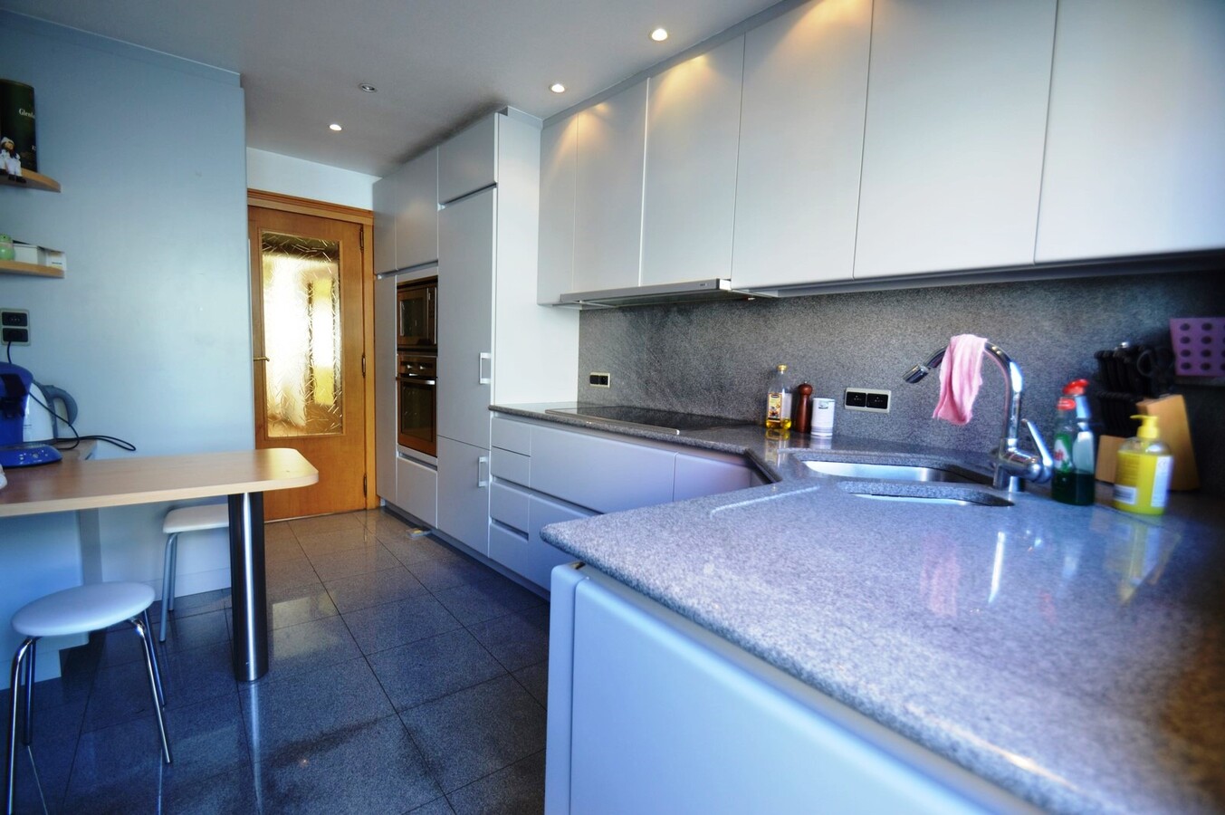 Volumineuze, lichtrijke bel-étage nabij het strand - Heist 