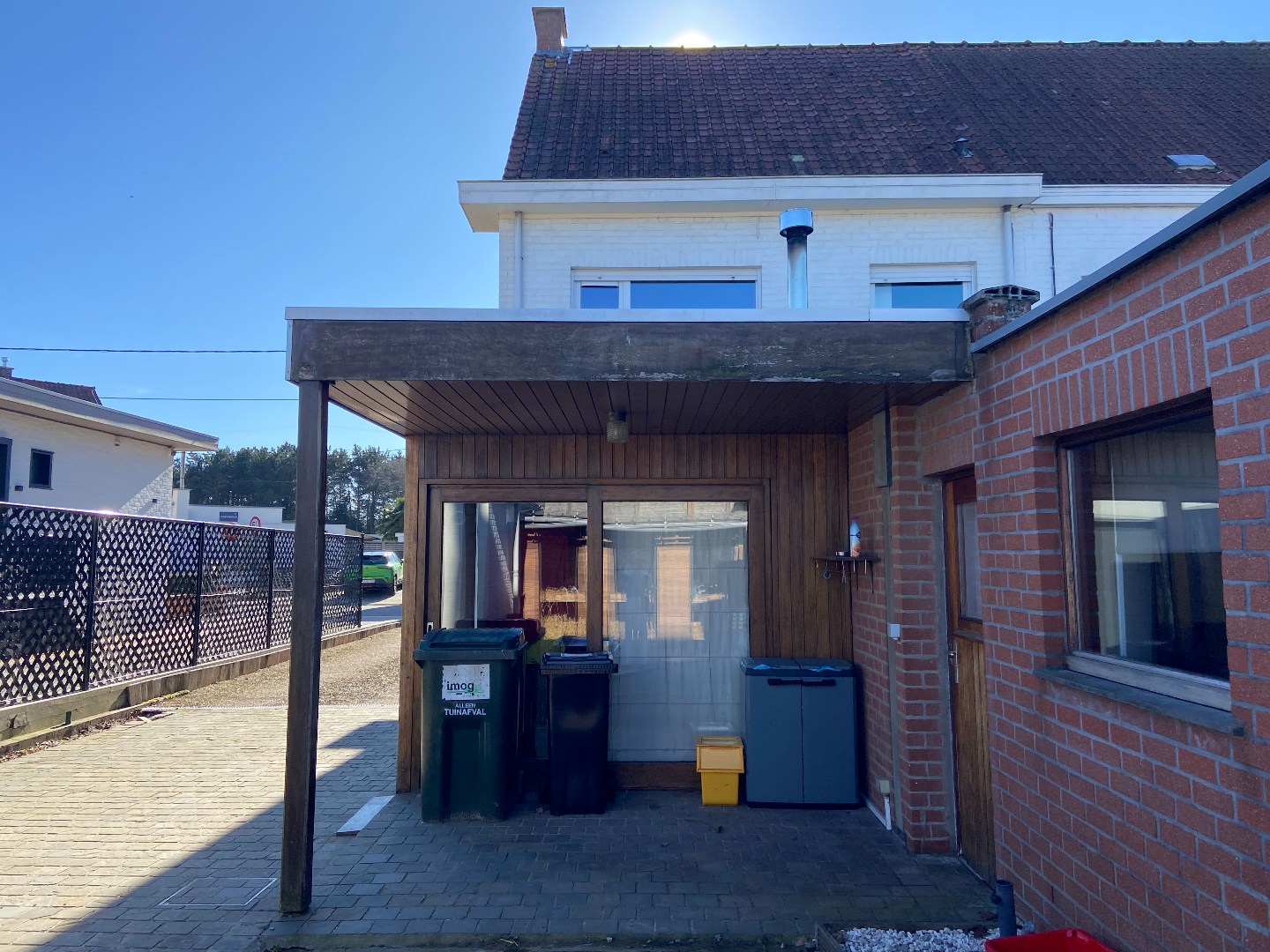 Zeer degelijke halfopen woning op mooie rustige ligging te Beveren-Leie! 