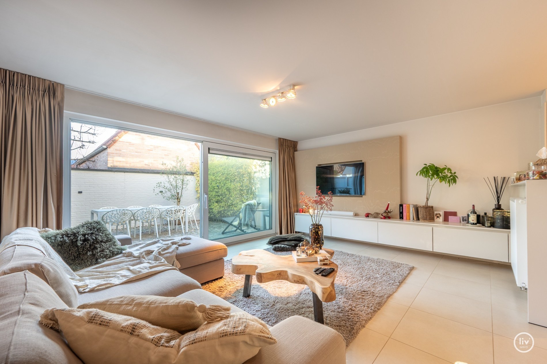 Instapklaar en tevens recent (2007)tuin-appartement op wandelafstand van de Zeedijk-Duinbergen en Duinenwater, Centraal gelegen tussen Knokke 