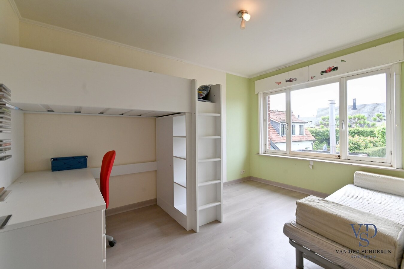 Bijzonder ruime, praktisch ingedeelde rijwoning 