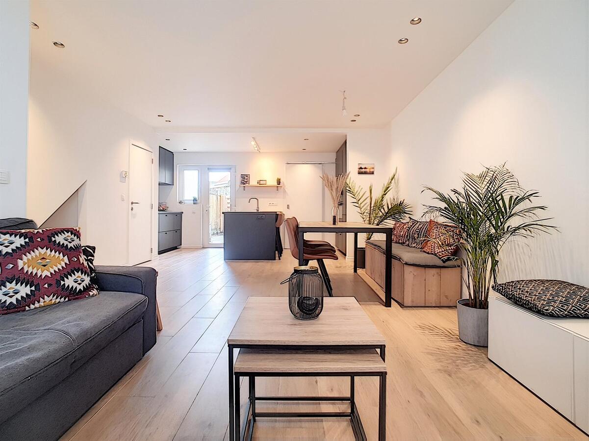 Ruim, knap gerenoveerd 1-slaapkamerappartement  met terras  - Heist 