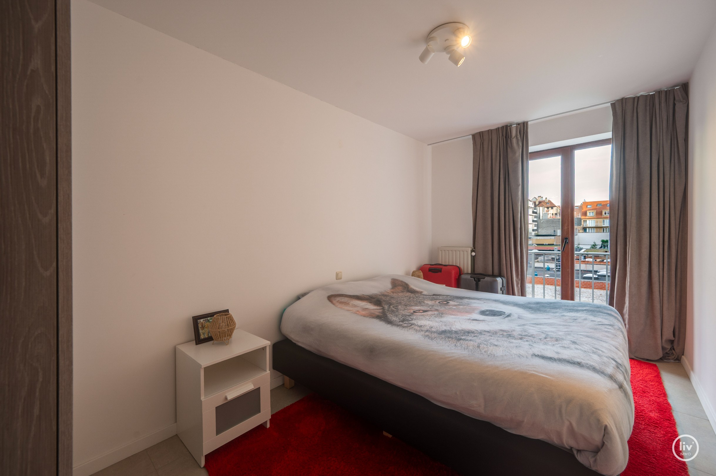 Uiterst lichtvol appartement met twee slaapkamers op het Alfred Verweeplein. 