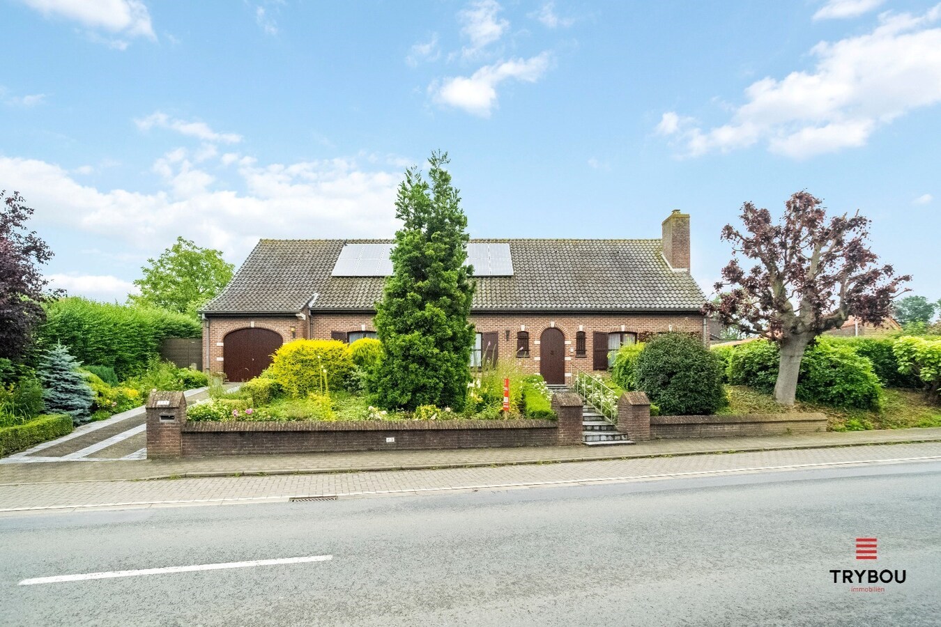 Statige villa, met enorm veel mogelijkheden, te koop in centrum Houthulst. 