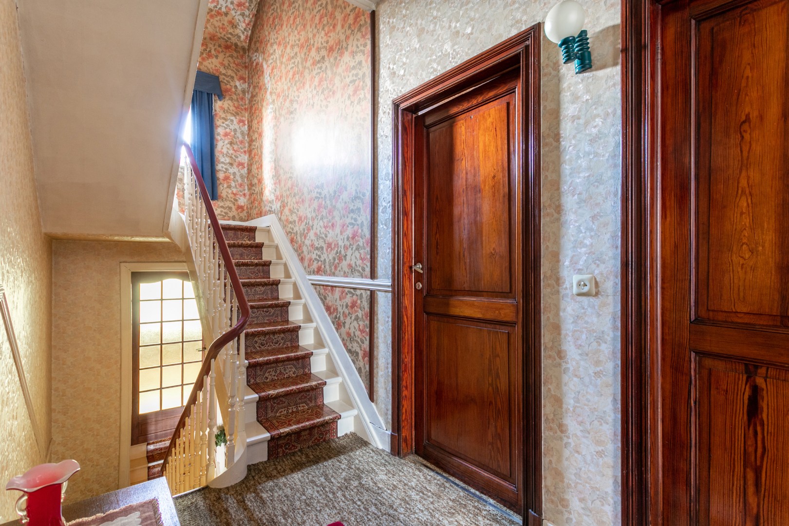 Te renoveren, karaktervolle woning met tal van mogelijkheden en tuin 