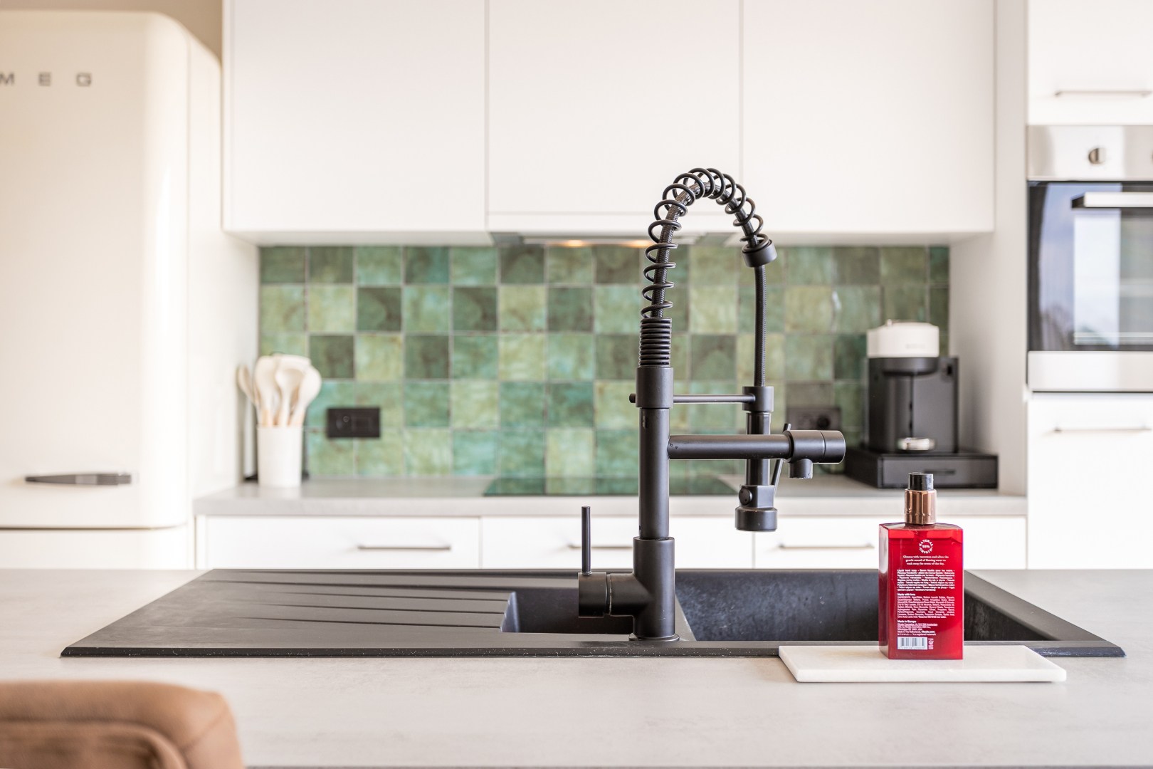 Recent, energiezuinig appartement met 2 slpks, 2 terrassen en autostaanplaats 