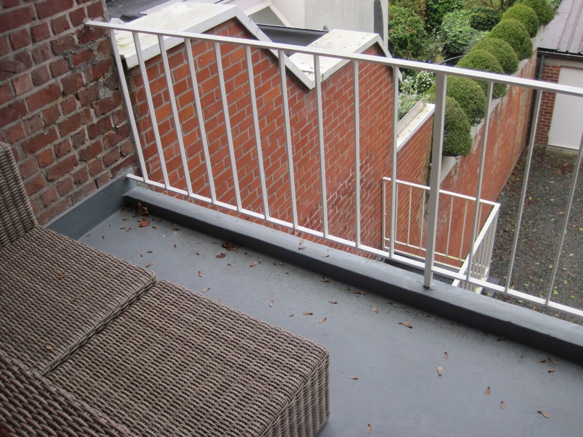 Lichtrijk 2 slaapkamer-appartement nabij de Sterre. 