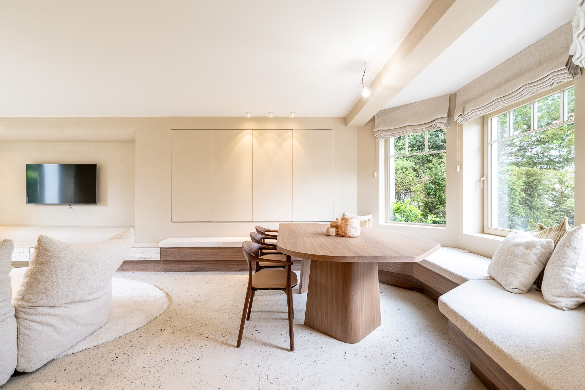 Très luxueuse et charmante villa jumelée rénovée, située à proximité du centre commercial de Knokke. 