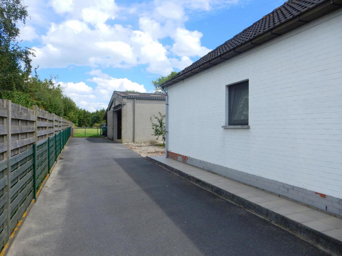 Alleenstaande woning met loods 