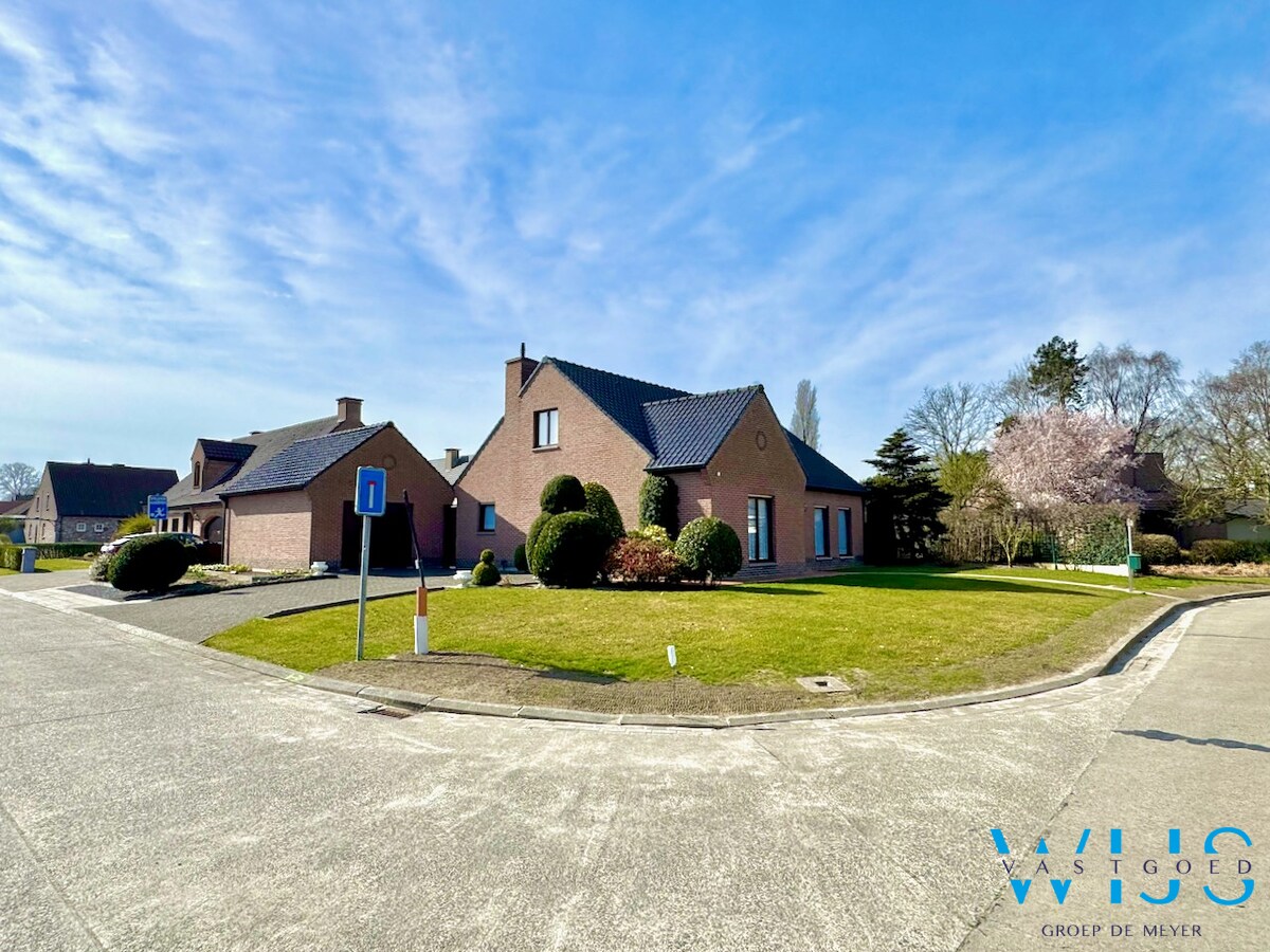 Ongelooflijk goed onderhouden bungalow te Bassevelde ! 