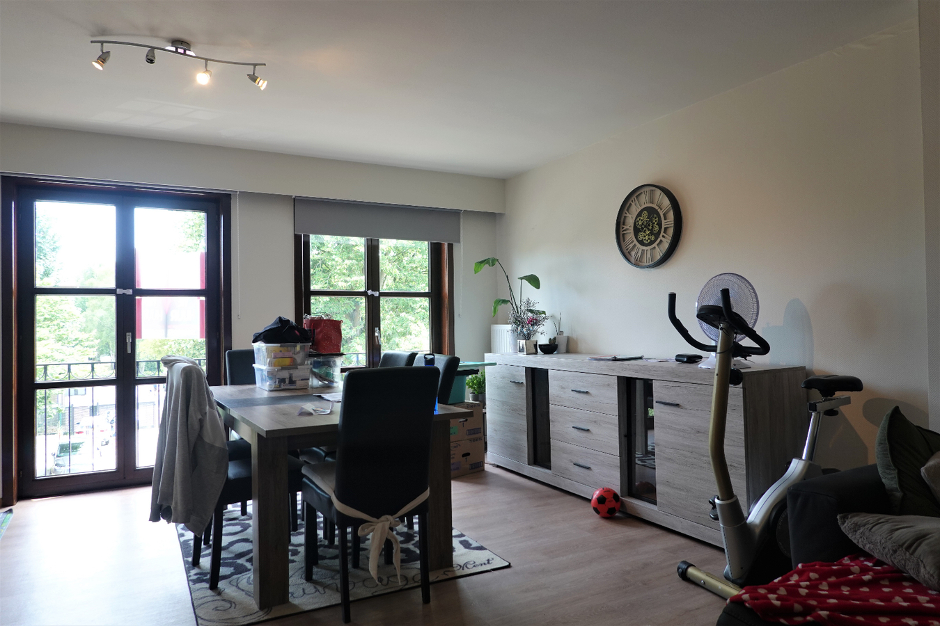Ruim appartement op uitstekende locatie met garage 
