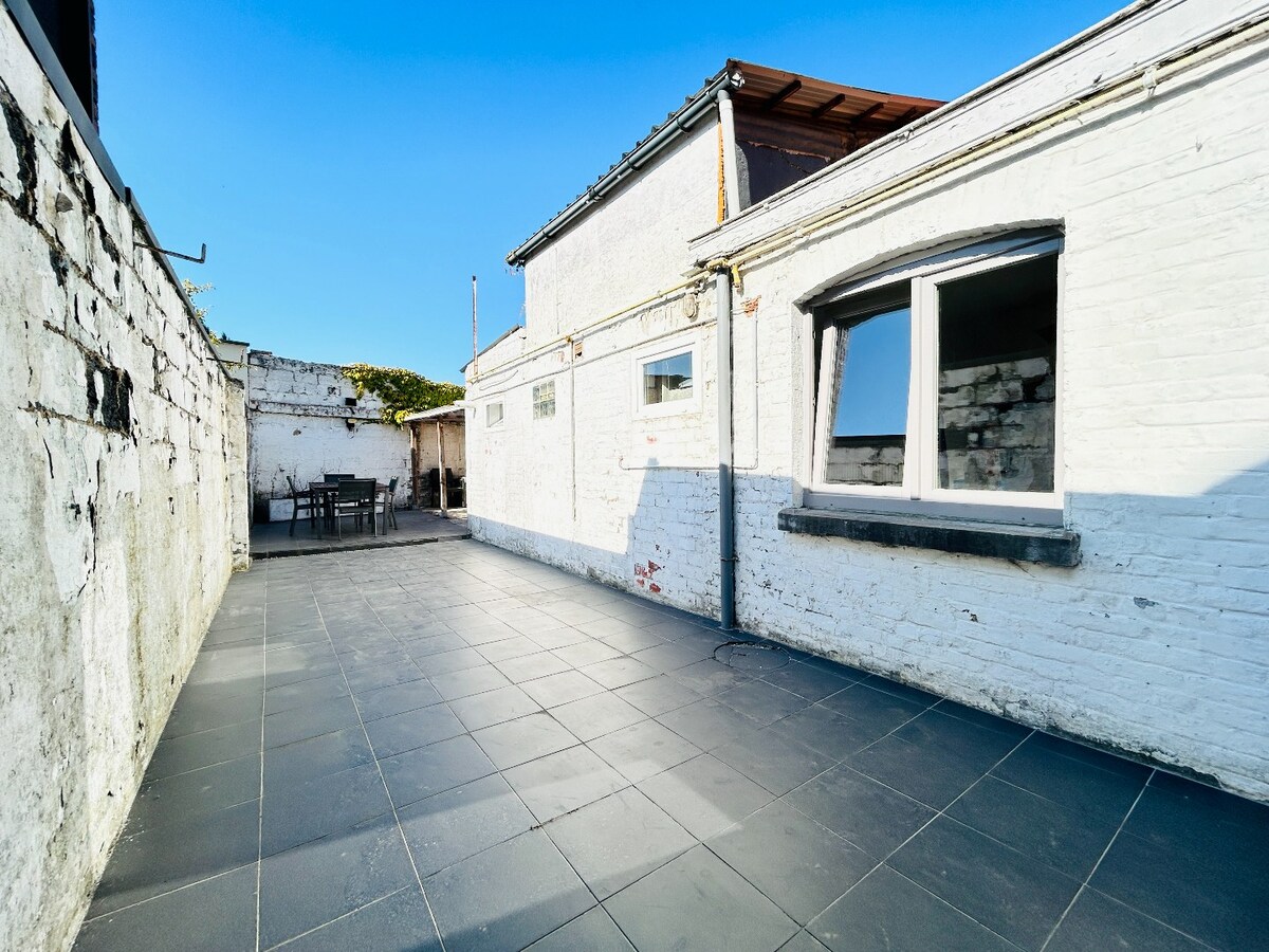 Centraal gelegen ruime woning in Wevelgem te koop ! 