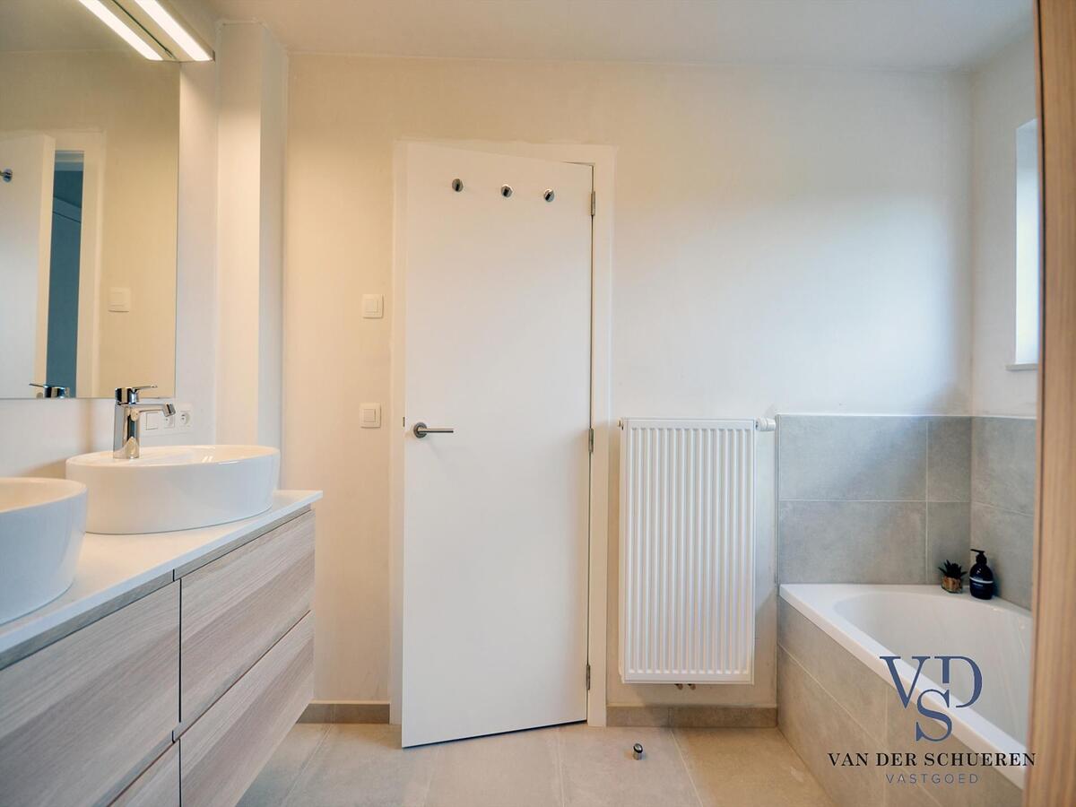 NIEUWBOUW MET HOOGWAARDIGE AFWERKING !  (verkoop met registratie !) TOPPER !! 