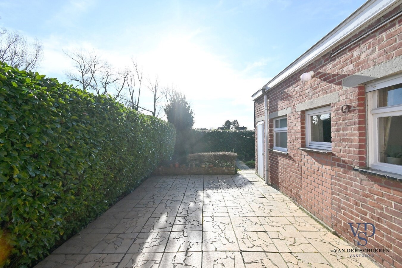 Degelijke, ruime woning (op te frissen). 