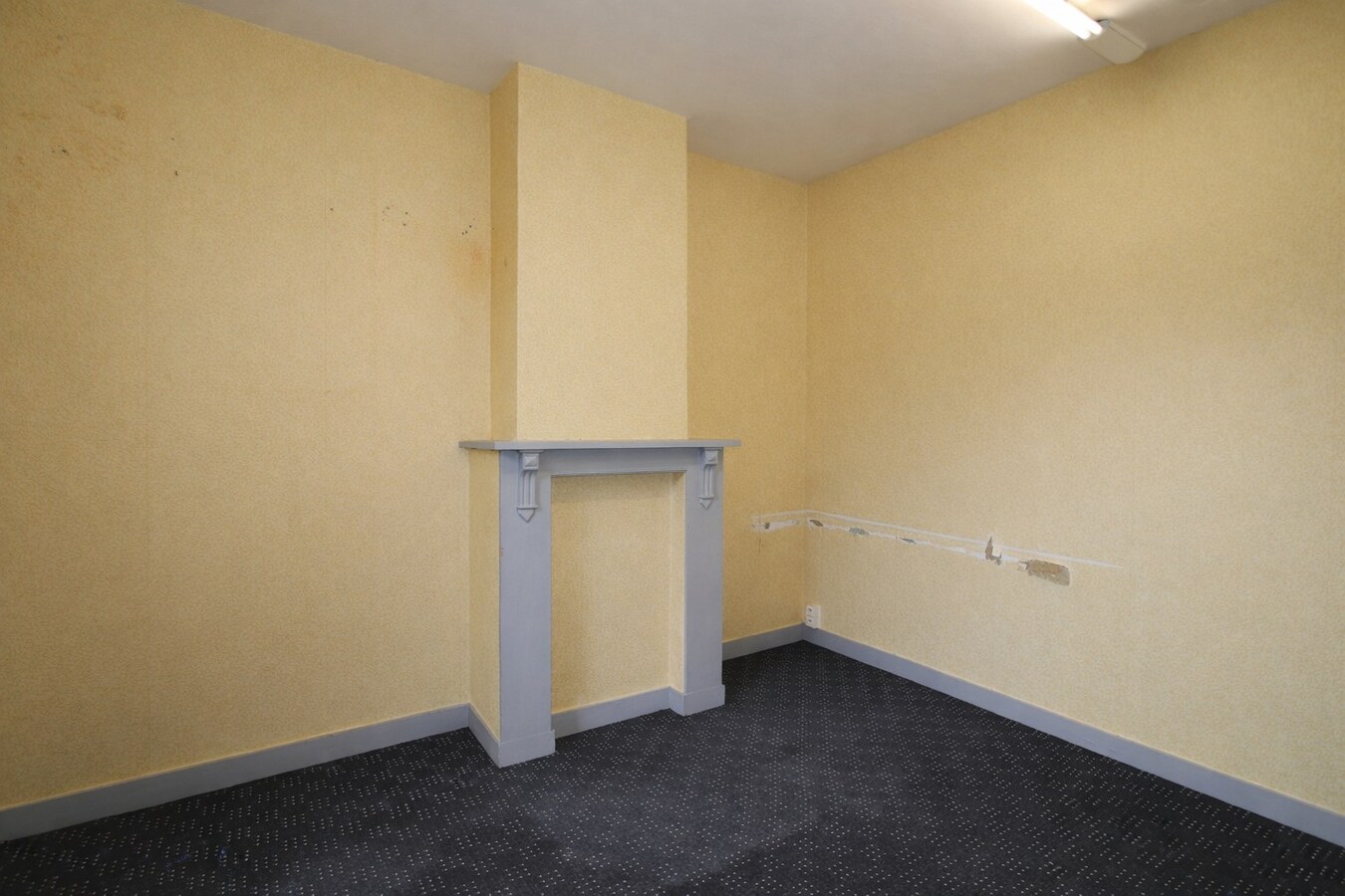 Te koop in Sint-Niklaas: uitzonderlijk handelshuis met woonst en duplex appartement, met optionele garageboxen en sterk opbrengstpotentieel 