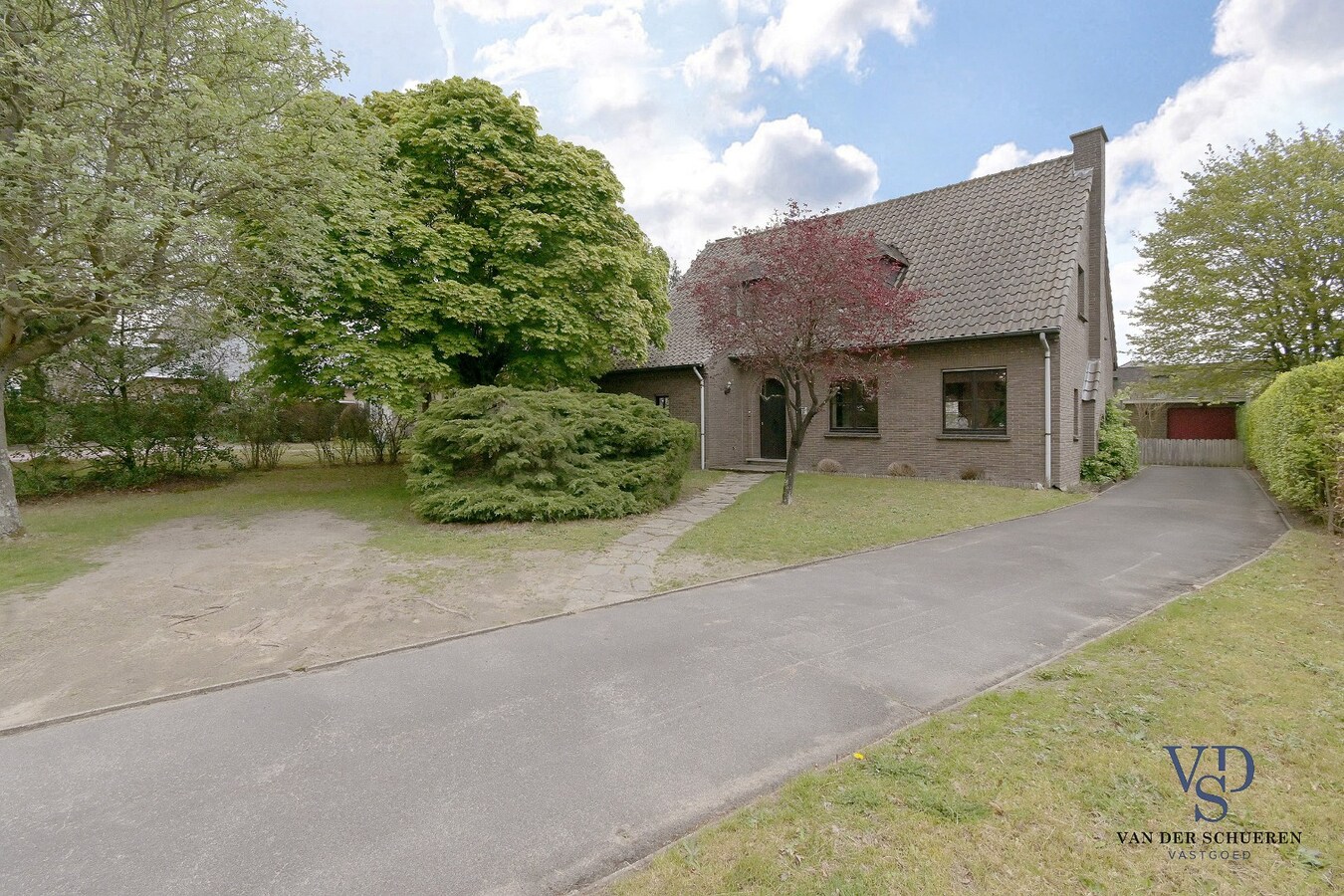 Degelijk, ruime villa. 