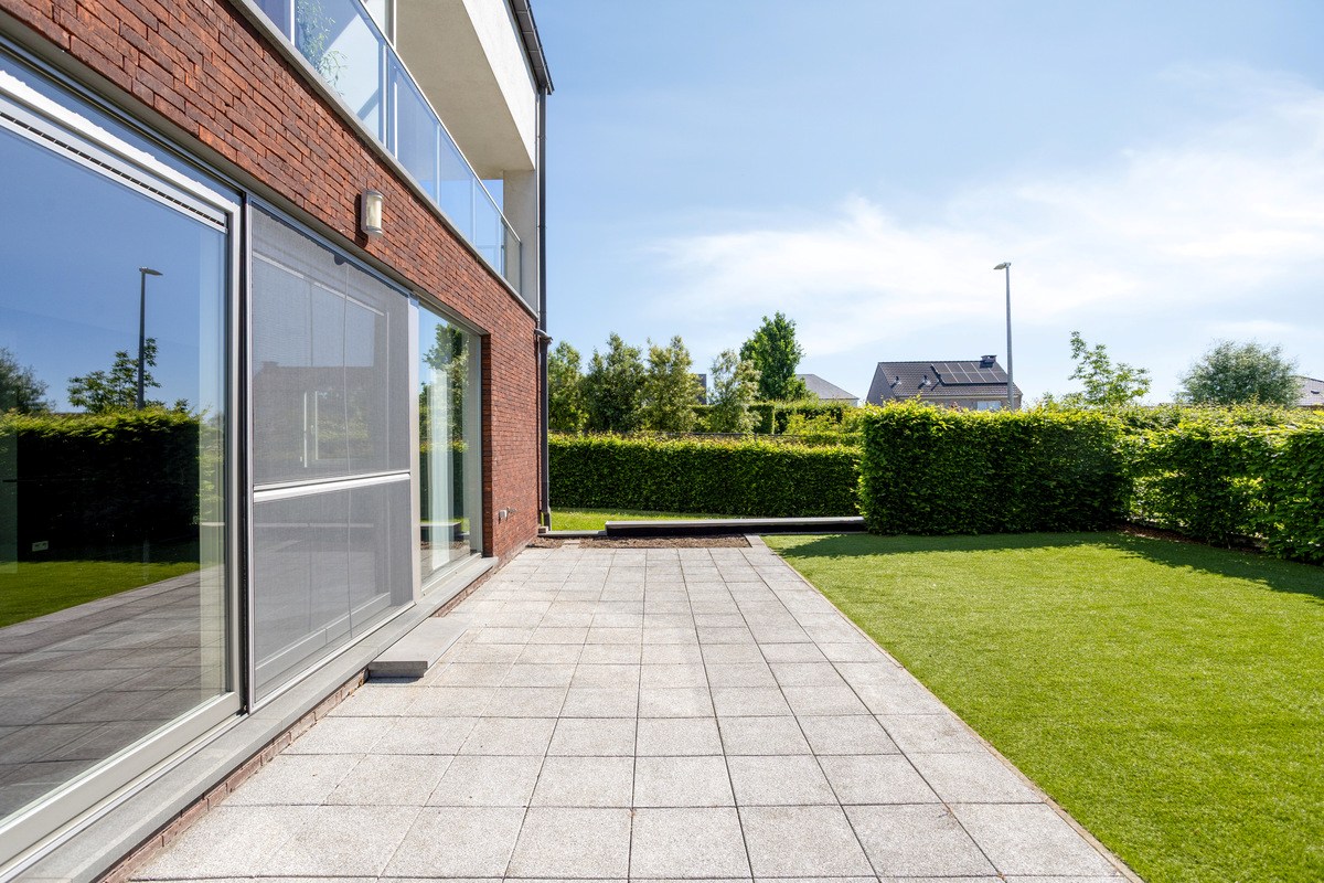 Instapklaar gelijkvloers appartement met groot terras, tuin en garagebox in Kumtich - EPC 104 KWH/m² 