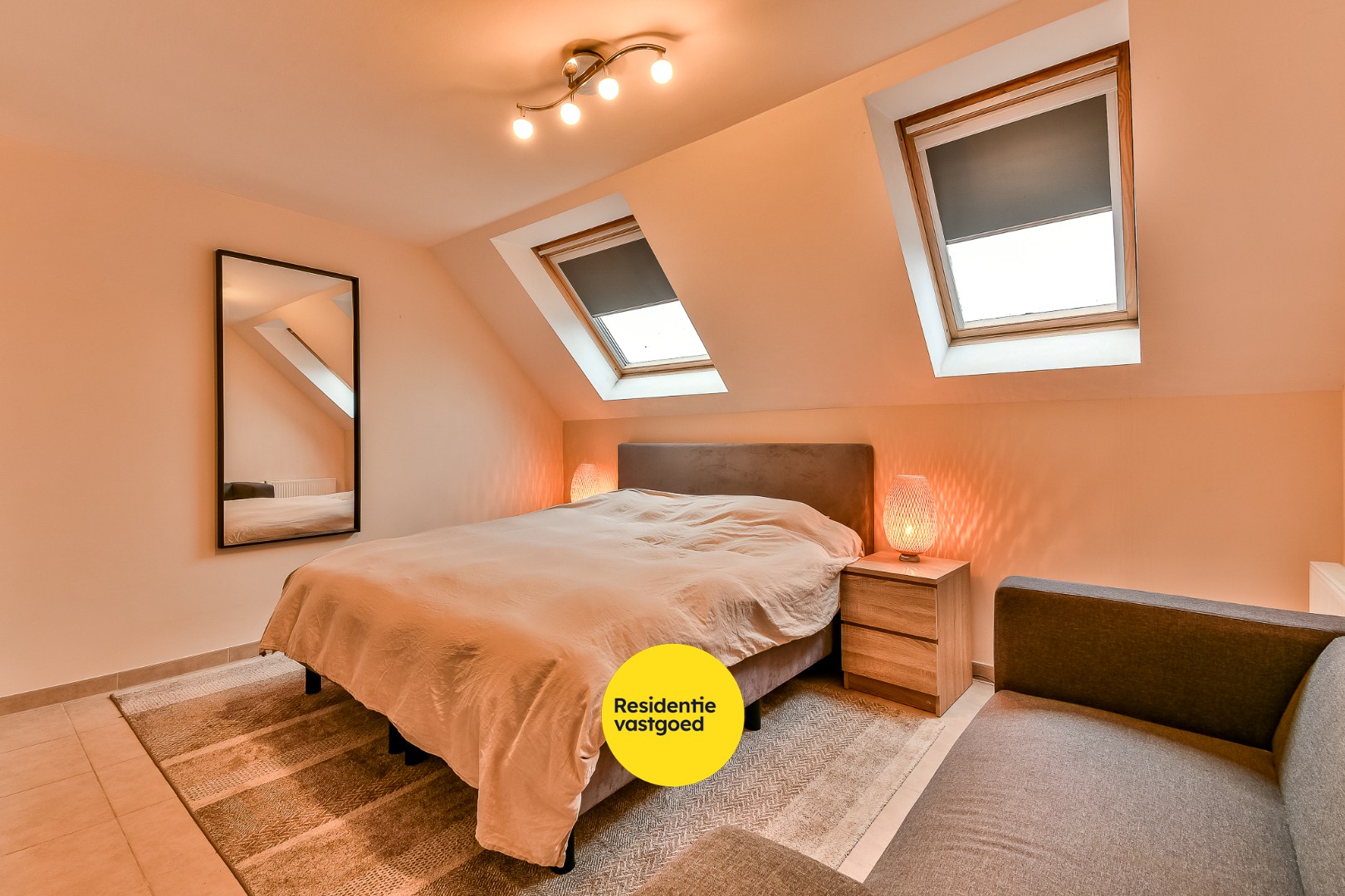 Bel-étagewoning met ruimte tuin te huur in Zandvoorde 