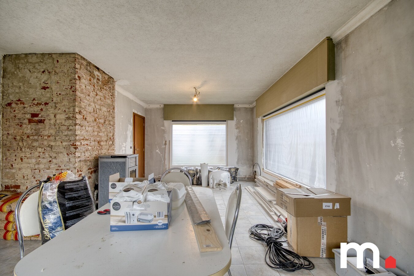 Halfopen bebouwing op 695 m2 met grote tuin en atelier te Lendelede ! 