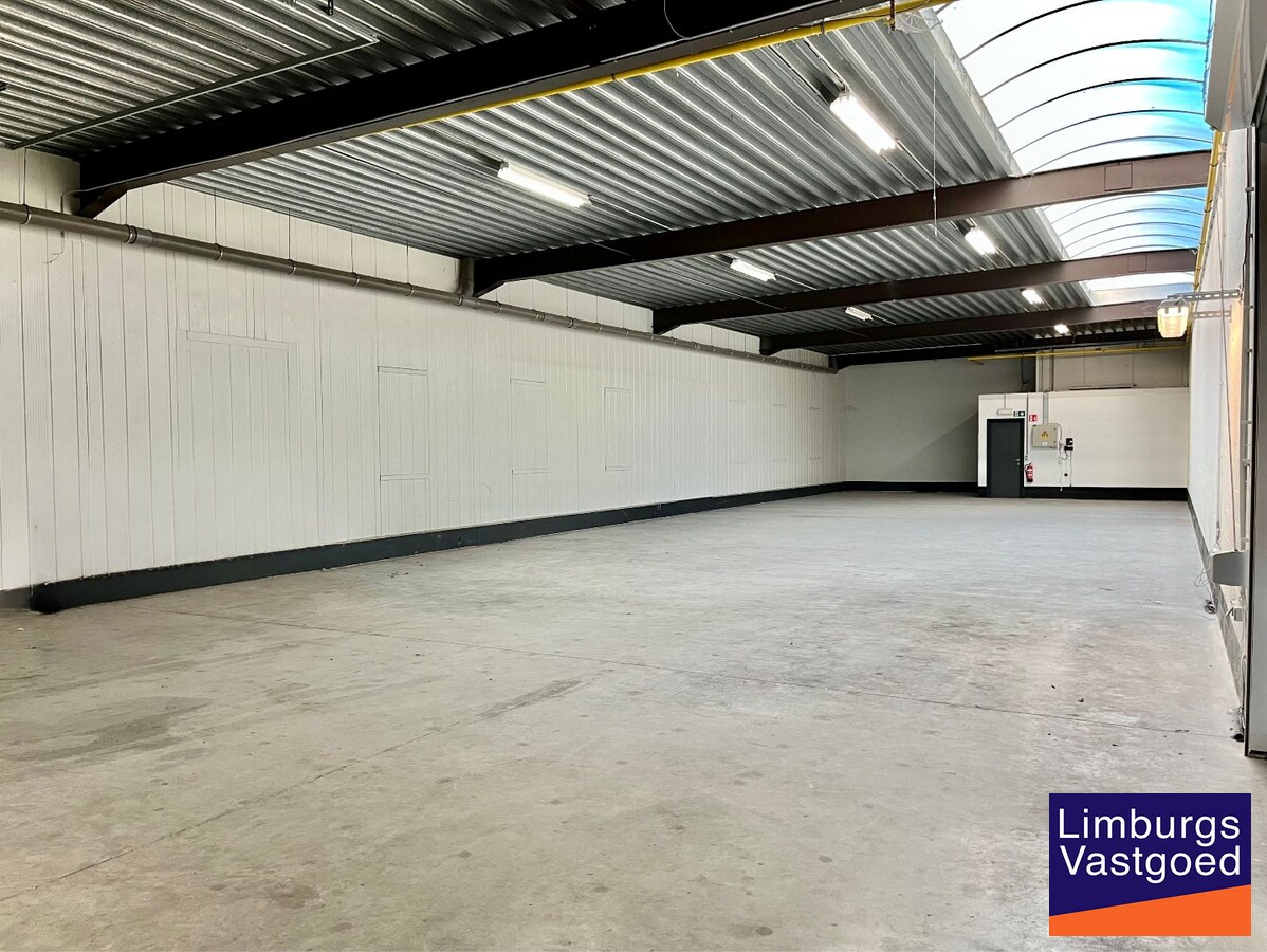 Magazijn, 290m², op industrieterrein, vlakbij E-313 
