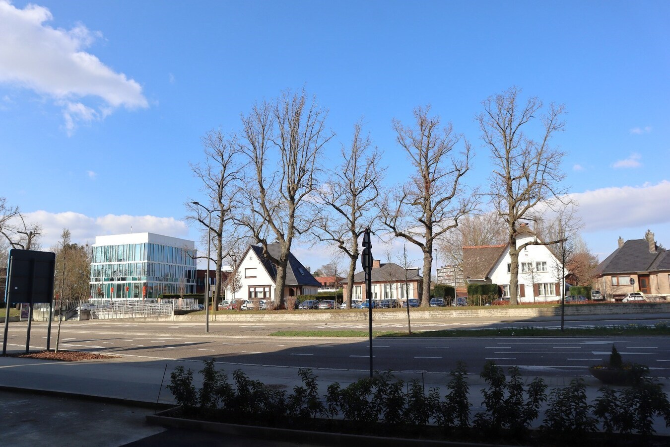Handelspand-Kantoor gelegen op een strategische locatie te Tienen 