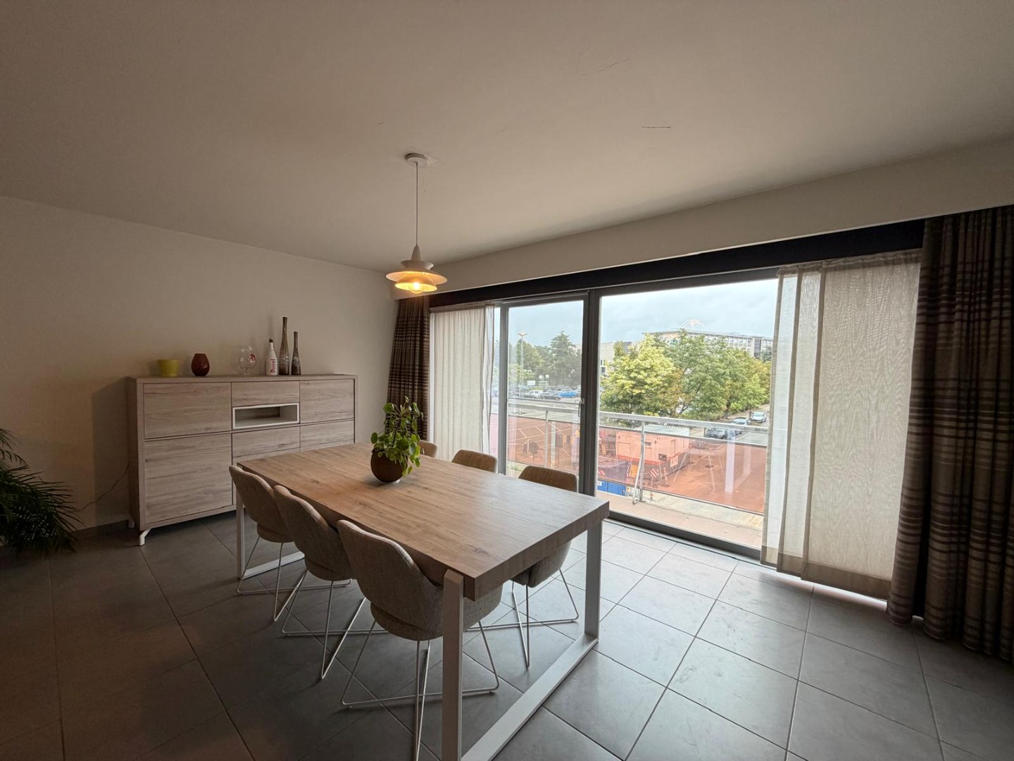 Ruim appartement met 2 slaapkamers en garage in het centrum van Geel 
