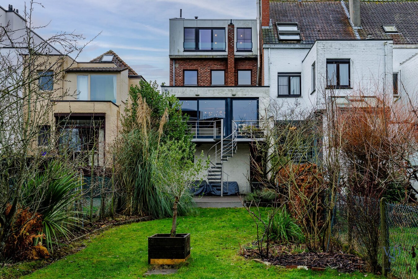 Tijdloos wonen in Gent met royale tuin 