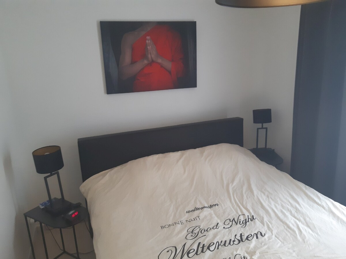 Eigentijds appartement met 2 autostaanplaatsen 