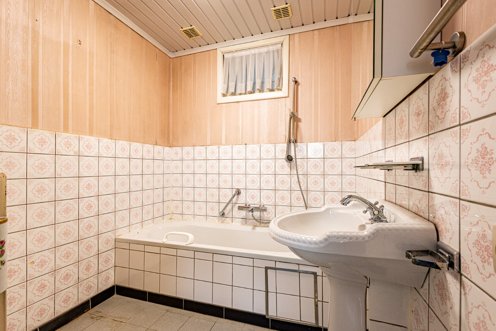 Woning met handelspand landelijk gelegen te Ursel 