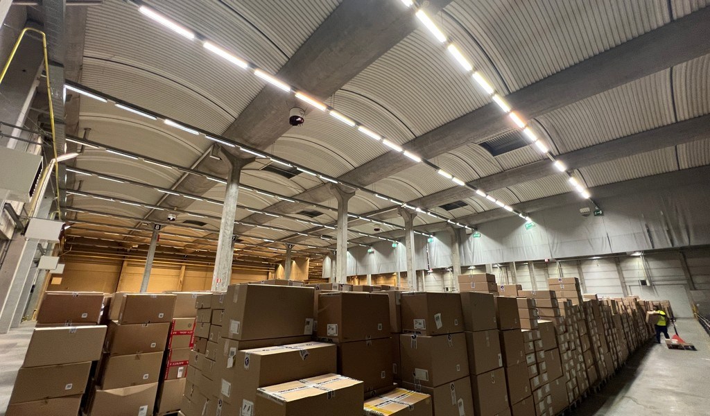 Logistieke loodsen met laadkades te huur in Sint-Niklaas